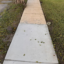 Rust-Stain-removal-of-wall-and-sidewalk-pressure-cleaning-in-West-Palm-Beach-FL-33405 2