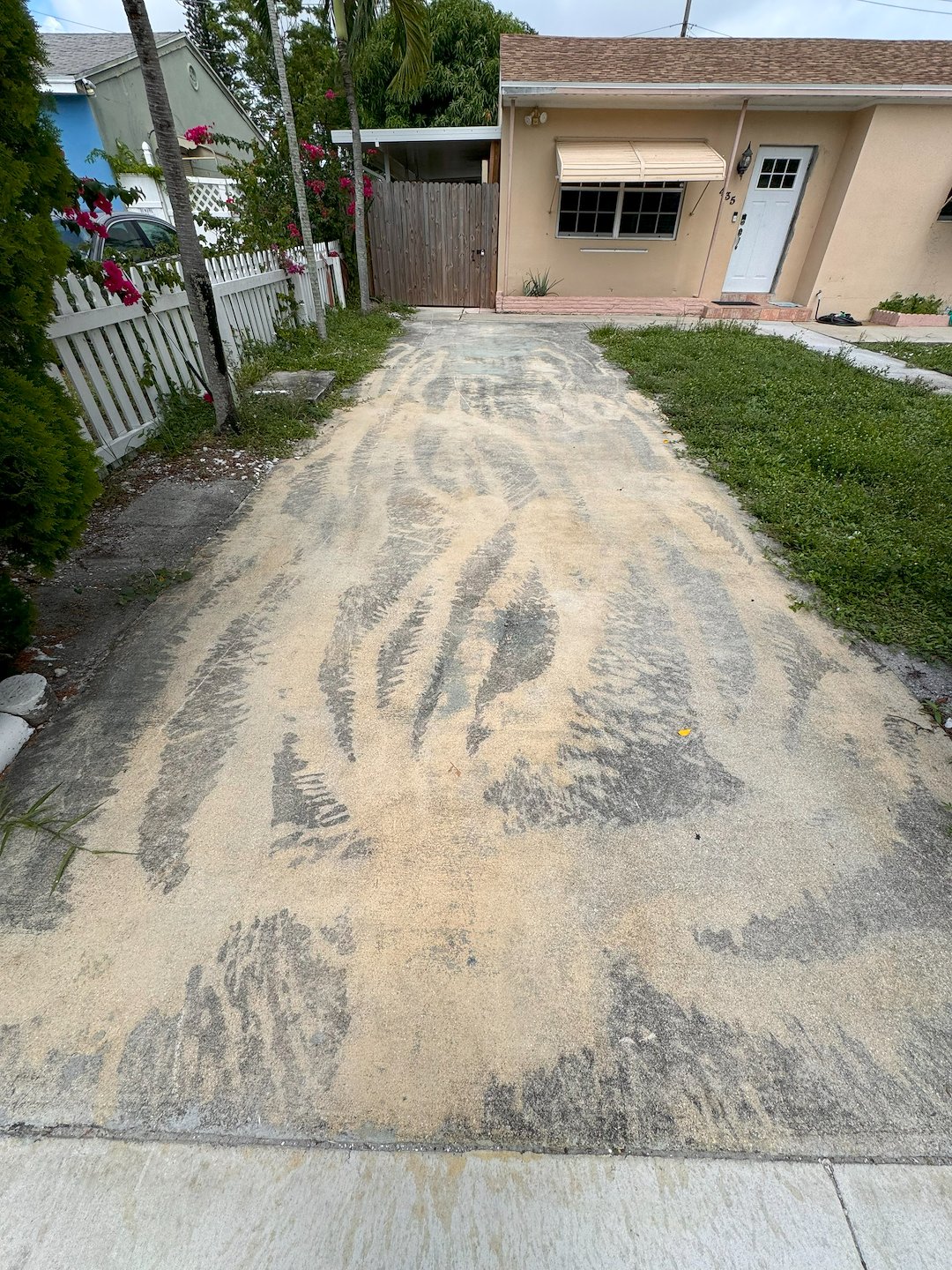 Superb driveway and sidewalk pressure cleaning project in West Palm Beach, FL 33405 Thumbnail